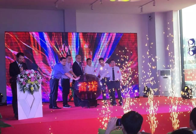 綿陽(yáng)新華東風(fēng)雷諾4S店盛大開(kāi)業(yè)4.jpg 綿陽(yáng)新華東風(fēng)雷諾4S店盛大開(kāi)業(yè)4.jpg